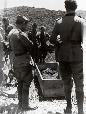 Una riesumazione durante l'ultima guerra