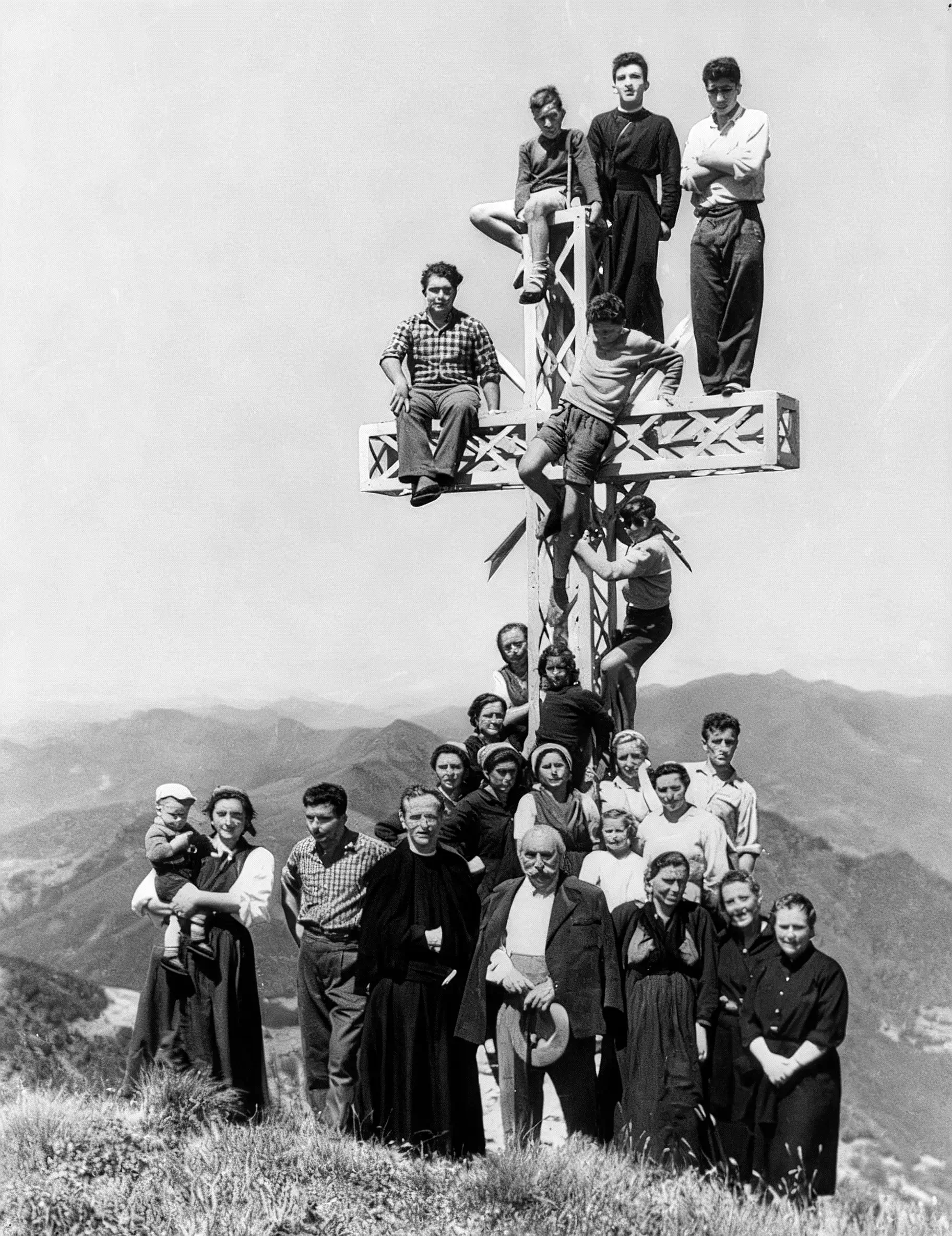 Con Don Pontiggia alla Croce di Chiarino - 1955